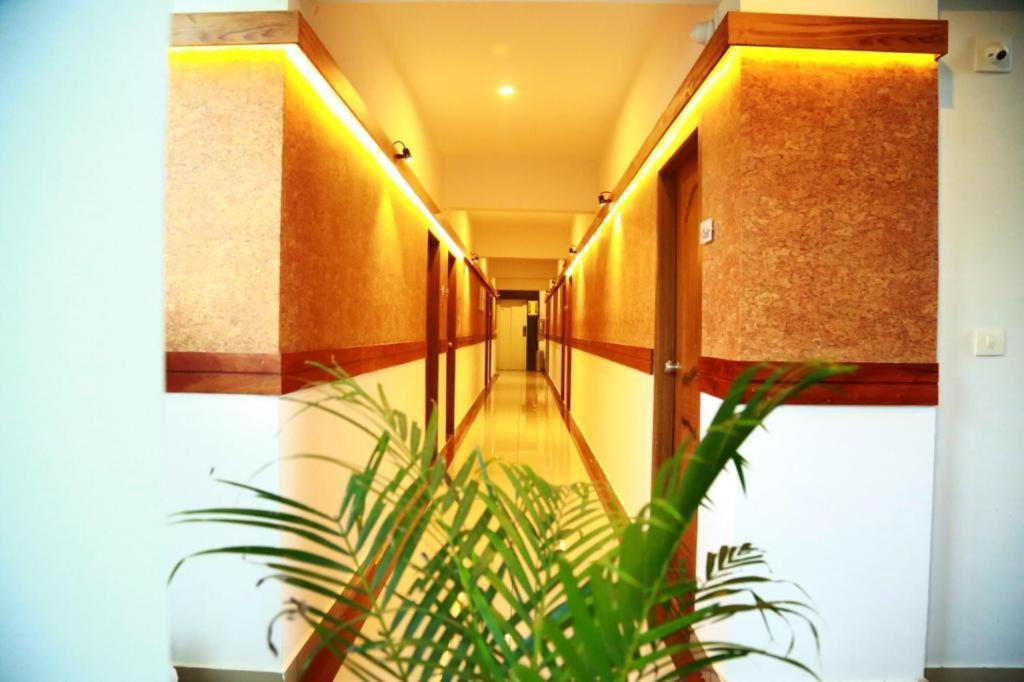 Akan Hotel And Residence Meppādi Exterior foto